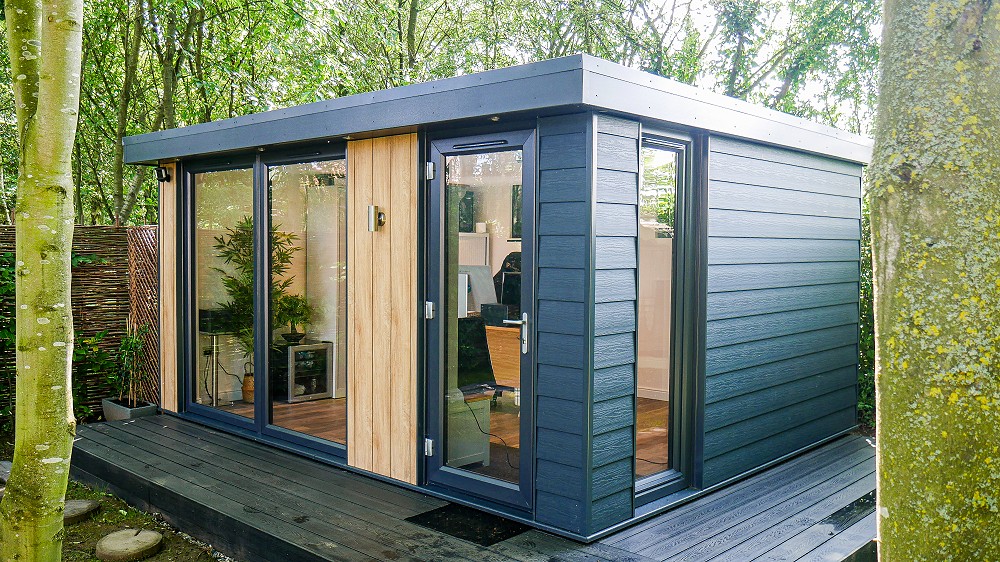 Anthracite grey and oak-effect garden room