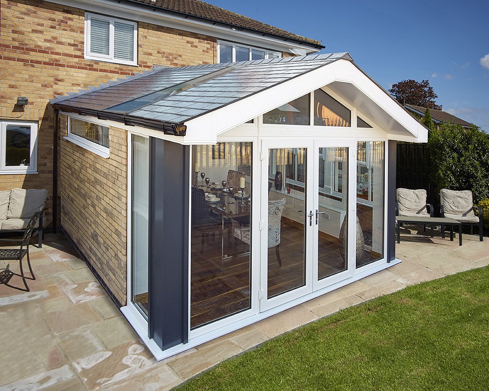Tiled hybrid roof, solid tiled roof with glass panels