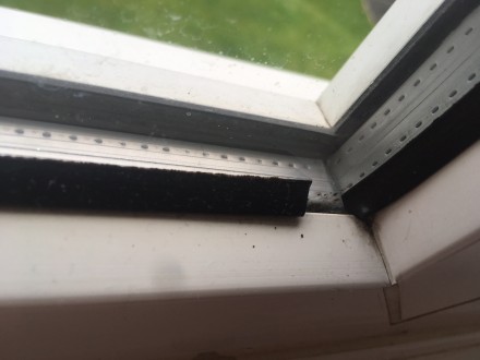 https://www.eygwindows.co.uk/uploads/news-images/Condensation_on_window_4.JPG